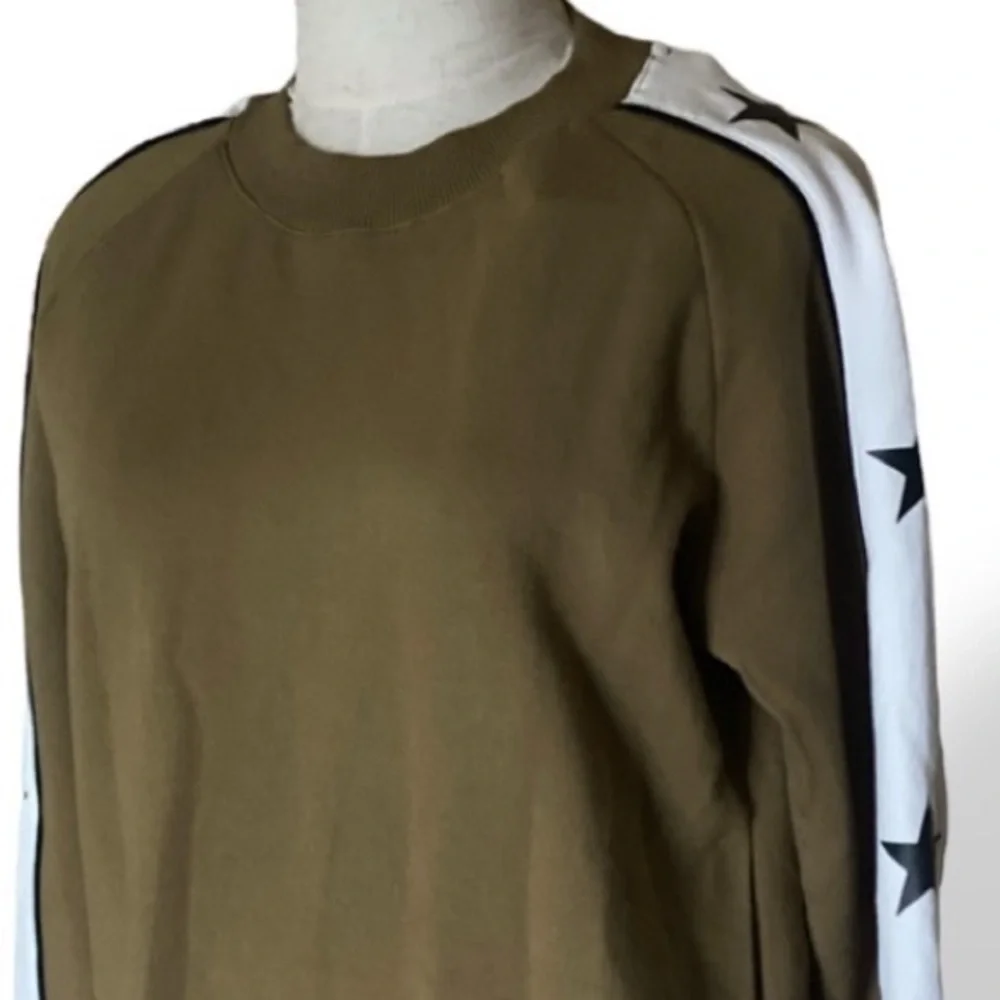 ELLANDEMM Crewneck Sweatshirt White Stripes Black Star Sleeve Detail Olive Green